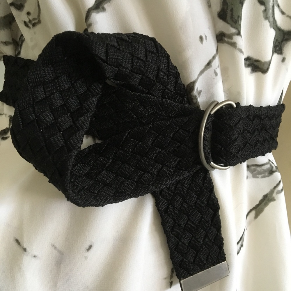 Black woven D-ring buckled belt one size